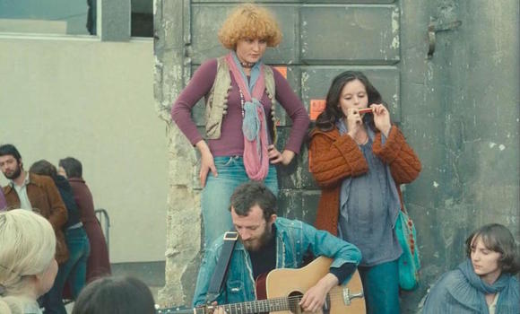 노래하는 여자, 노래하지 않는 여자 L’Une Chante, L’autre Pas One Sings, The Other Doesn’t