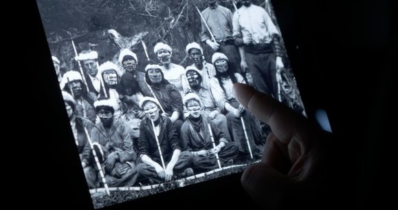 디지털 시대의 상실 Approximation in the digital age to a humanity condemned to disappear
