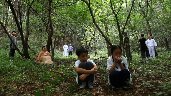 내 귓속에 묻힌 묘지들 The Tombs in My Ears 